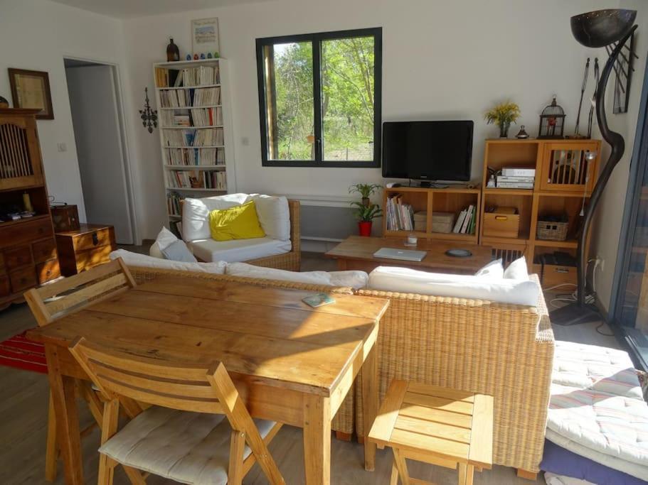 Beau 2 Pieces Avec Jardin Dans Villa A Mougins. Exterior photo